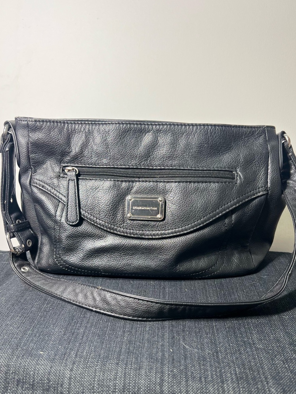 Vintage Stone Mountain Black Leather Shoulder Bag with Silver Plate Y2K Style